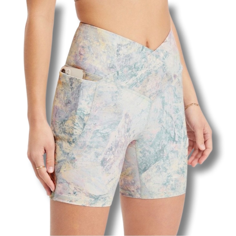 Fabletics Pureluxe Cross Over 6” Short